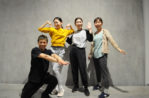 「楽しいステージにしたい」と意気込みを見せる出演者。左から菊地さん、中村さん、大川さん、風間さん