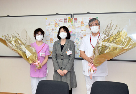 医療従事者に感謝の意を伝える酒田市の啓翁桜贈呈がスタート＝18日、日本海総合病院