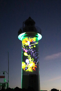 東日本の灯台では初の「鼠ケ関恋する灯台」プロジェクションマッピング＝29日夜