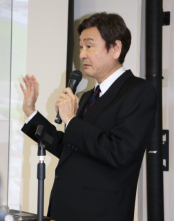 講演で鶴岡サイエンスパークの最新動向を紹介した冨田慶應先端研所長