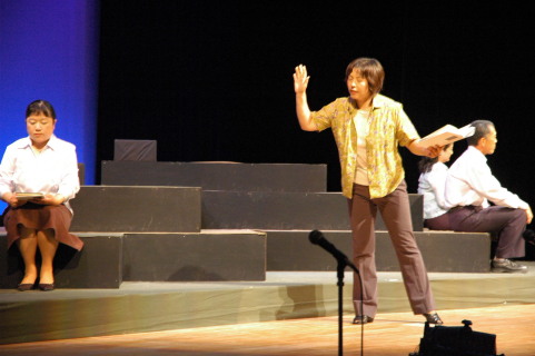 庄内ゆかりの詩人・茨木のり子さんの詩やエッセーを題材にした朗読劇が行われた