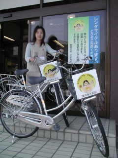 鶴岡市の中心部にある「でがんす」に設置された観光レンタサイクル
