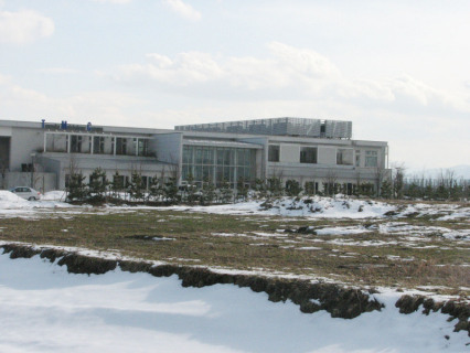 市先端研究産業支援センターの拡張用地（写真奥が同センター）