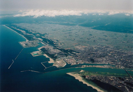 酒田港の「重点港湾」指定に向け、吉村知事は国などに要望活動を活発させている