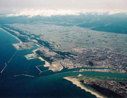 日本海側拠点港への選定が固まった酒田港。昨夏の重点港湾指定に続き、同港を核とした経済活性化に弾みがつくことが期待される