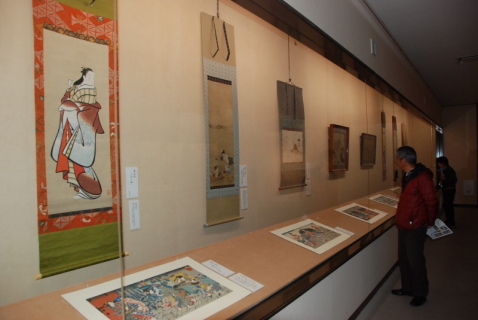 江戸期の風俗と華麗で粋な女性の姿を描いた美人画展
