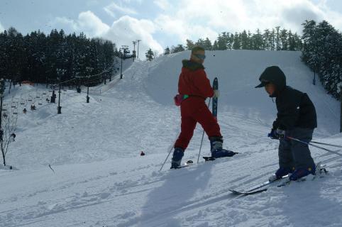 たらのきだいスキー場にも多くのスキーヤーが訪れ、初滑りを楽しんだ
