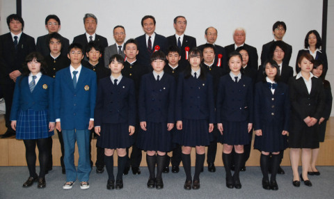 鶴岡市内の4高校・高専の計15人が本年度の特別研究生に選ばれた