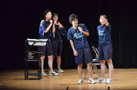 高校生たちが熱演を繰り広げた「庄内地区高校演劇合同発表会」。写真は酒田西高校の一場面