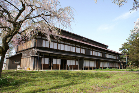 「サムライゆかりのシルク」の出発点となる松ケ岡開墾場の大蚕室。日本遺産のストーリーを構成する中核の文化財だ