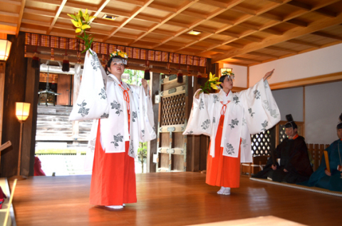 荘内神社創建140年の節目となる式年大祭が執り行われ、式典では巫女舞などが奉納された