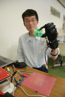 3Ｄプリンターを活用して左手用の電動義手を作製した小野寺さん