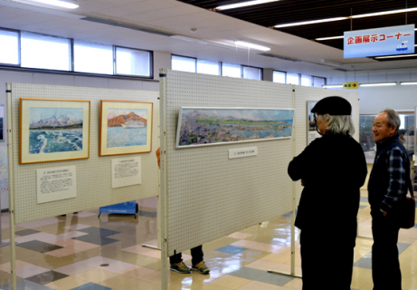 高橋さんによる港の絵画を集めた作品展