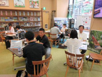 ＵＩＪターン就職へのきっかけにしてもらおうと、東京都内で開催される「鶴岡ジョブカフェ」＝昨年7月30日