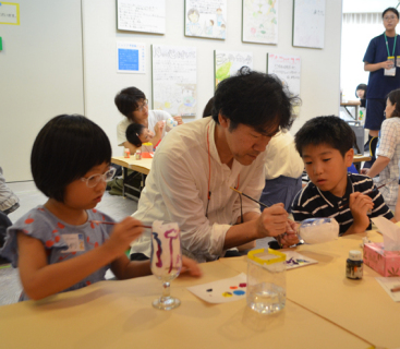 子どもたちがワークショップでつちださんと交流した