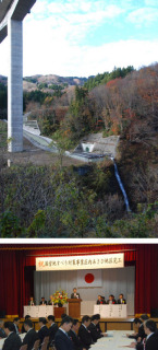 山形自動車道の橋桁付近にある地下水の排水トネンル工坑口部＝鶴岡市大網（上）地滑り対策の庄内あさひ農地保全事業の完工を祝った