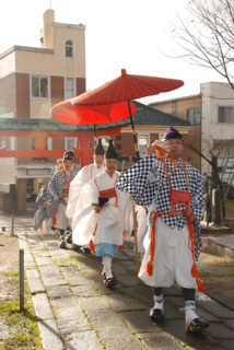 松の勧進が鶴岡市街地で始まった＝山王日枝神社
