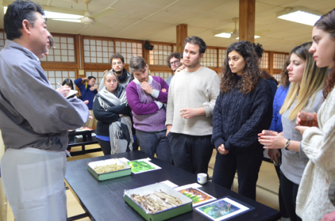 イタリア食科学大の学生たちが精進料理と食品の保存技術に理解を深めた