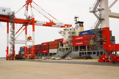 週2便体制から4便体制になり、コンテナ貨物の増加が期待されている酒田港国際ターミナル