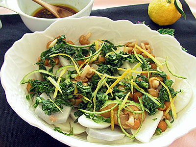 サトイモとカブとナメコのサラダの写真