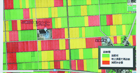 衛星から撮影し、穂肥の必要性を緑、黄、赤の 3 種で色分けしたほ場の画像＝実演会の配布資料より