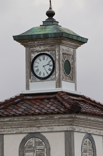 再び時を刻み始めた旧西田川郡役所の大時計