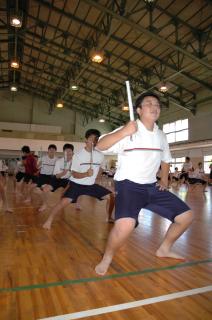 「山楽祭」に向けて踊りの練習に励む羽黒中の生徒たち