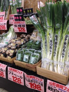 鶴岡市産の多様な農産物が販売された「鶴岡フェア」＝中村屋総本店