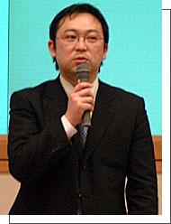 講演する庄司氏の写真